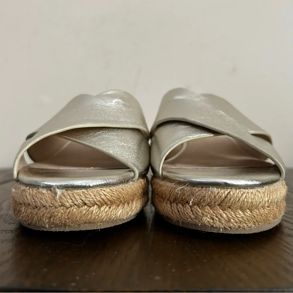 Jack Rogers‎ Sandals Women 8.5M Slotted Sloane Leather Slip-On Wedge Platinum